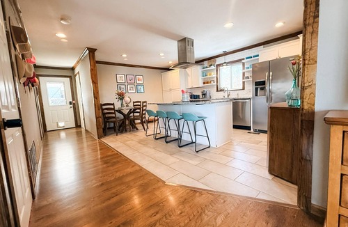 Beaver Shores House | Fun Beaver Lake Getaway+Views+Hot Tub