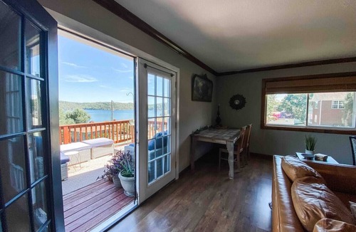 Beaver Shores House | Fun Beaver Lake Getaway+Views+Hot Tub