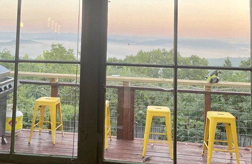 Eureka Springs Cottage | Fun cottage w/VIEW, minutes to downtown Eureka Springs, Beaver Lake, White River