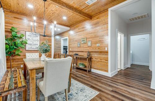 Schulenburg House | Furnished Deck + Views: Rural Schulenburg Retreat