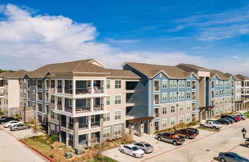 Tomball Apartment | Furnished Pool View Resort