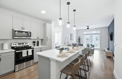 Fort Worth Condo | G68 2B Condo w/Pool, Gym&Golf-Sim by Traveller's Comfort in downtown Fort Worth