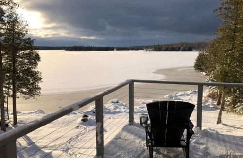 Lanark Highlands Cottage | Galini Lakehouse - Five Bedroom Cottage, Sleeps 14