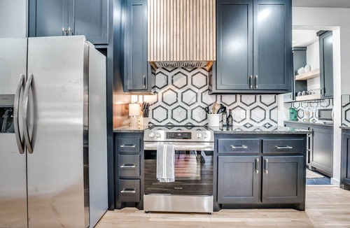 Norman House | Game day getaway! Quick walk to campus & main street entertainment district!