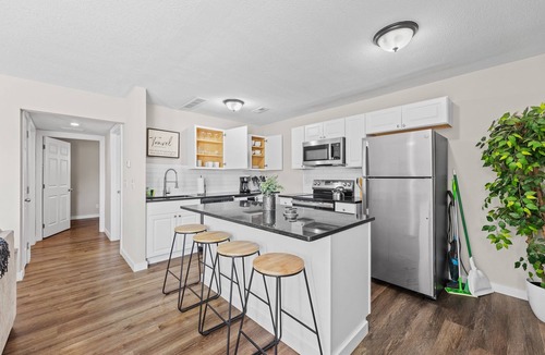Lawrence Apartment | Game Day Ready 2BR w/Workspace + Wi-Fi + Parking