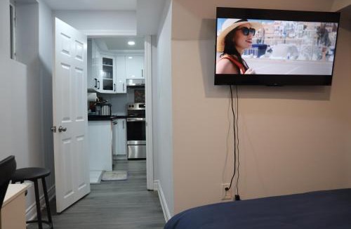 Mount Pleasant Apartment | Garden 2 BR Apt - Free Parking Wifi Laundry Workstation
