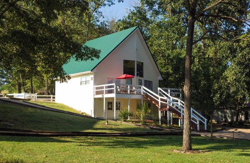 Norfork Ski Chalet | "Gardenside Chalet" Walk-in Norfork River Access in Norfork, AR
