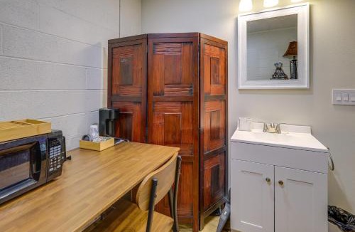 Clinton Apartment | Gateway to Greers Ferry Lake! Cozy Couple's Escape