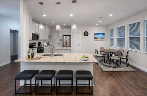 Euless House | Gather on Oak - close to AT&T stdm, 4b2b, game room, 6 flags, sleeps 14
