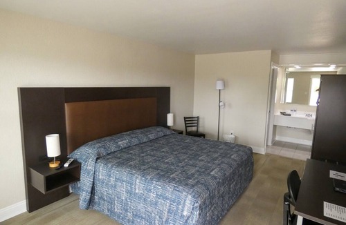 La Rose Hotel | Gators Inn