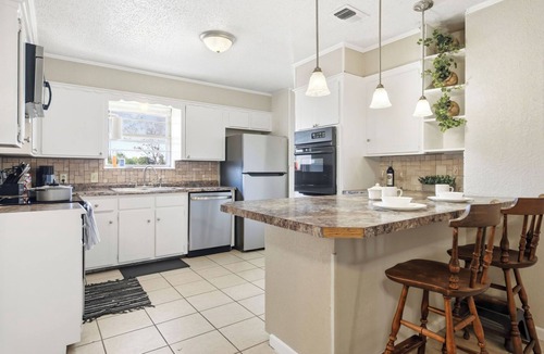 Abilene House | Generously Sized 5 Bedroom Retreat
