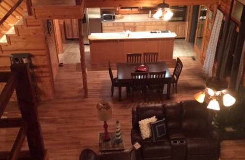 Quitman House | Get away from EVERYTHING! Secluded from the world. 300ft Water Front Log Cabin.