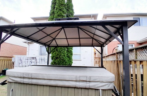 Orillia House | ❤ Getaway with an 8-seater Hot Tub ❤