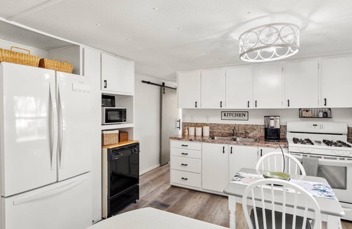 Athens House | GG’s Peaceful Place! Clean, newly remodeled modern farmhouse getaway in Athens .