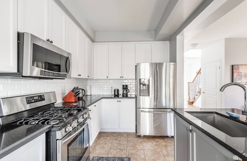 Stoney Creek Apartment | GLOBALSTAY. Luxury 3BR Townhomes with HOT TUB, Gym, BBQ