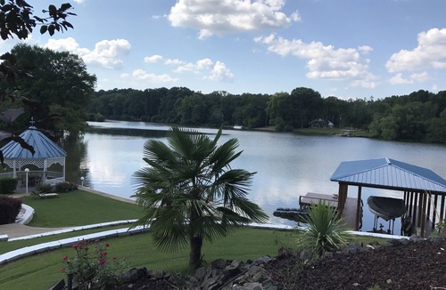 Mid America House | Glorious gateway 4 bedroom lake home- Discount Rates!