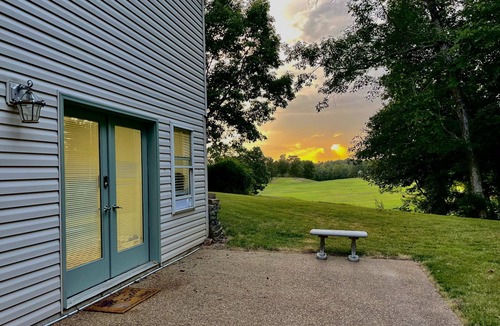 Hot Springs Village Apartment | Golf Course Luxury King Apartment