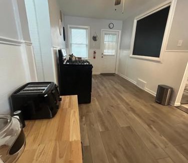 Downtown Niagara Falls House | Gorge Side Getaway 3 Bedrooms