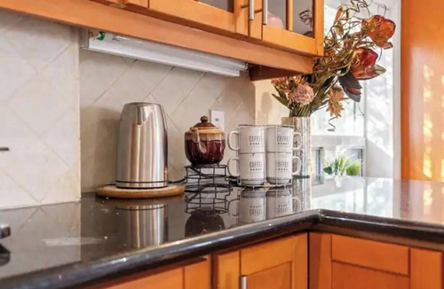Thornhill House | Gorgeous 3 bedroom 2 bath house, Free Parking , Internet