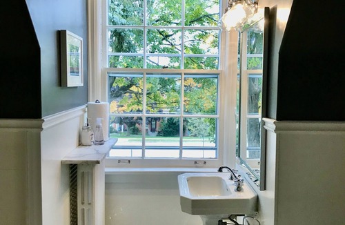 Barrie House | Gorgeous Cape Cod Home in historic North Barrie-lake views & 2 min walk to lake