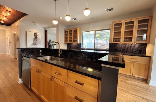 Hyde Park House | Gorgeous Central Austin home minutes from UT and Downtown