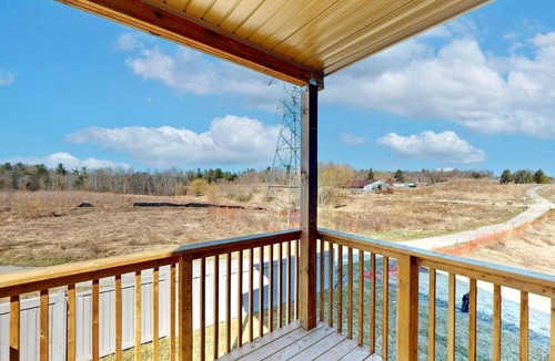 Vaughan House | Gorgeous ensuite bedroom in a large house kitchen lounge garden near Wonderland!