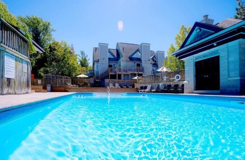 Craigleith Apartment | Gorgeous Loft in Heart of Blue Mountain