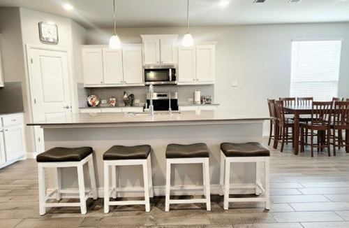 Haslet House | Gorgeous new built 4-bedroom house with AC in charming Justin