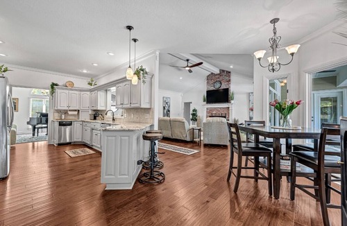Rogers House | Gorgeous Rogers, Bentonville Home with Pool HotTub& Huge Yard