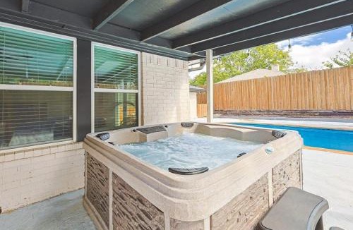 Garland House | Gorgeous Sunny Home for Big Groups w Private Pool