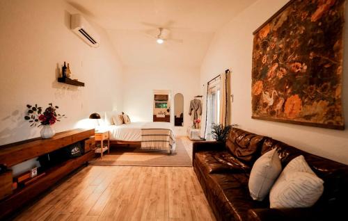 San Saba House | Gorgeous Tiny House with Fire Pit, Games and Barbecue in San Saba, Texas