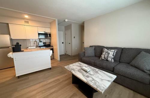 North Central Omaha Apartment | Graceland 325