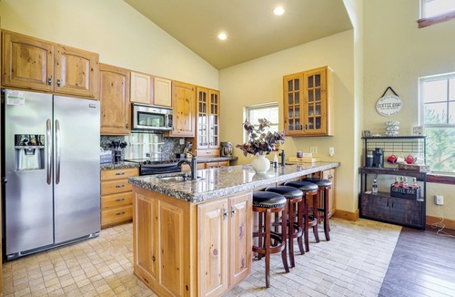 Eucha House | Grand Lake Waterfront Getaway w/Boat Slip!