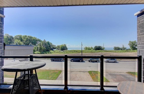 Bowmanville Villa | Grand Waterfront Retreat – Under 1hr from Toronto
