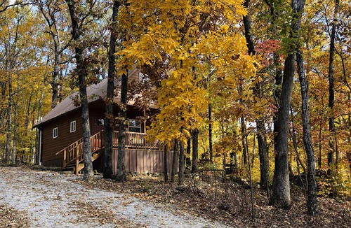 Winslow Cabin | Grandpa's cabin nestled in a little woodland village - playground & pond access
