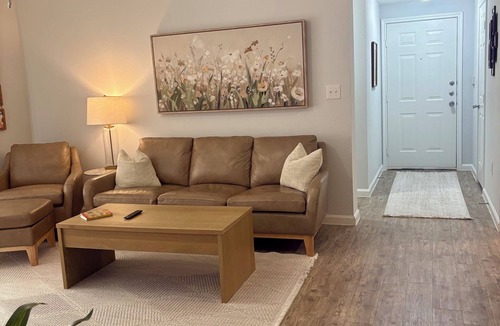 Grapevine House | Grapevine WINNER less than 1 mile to Main Street