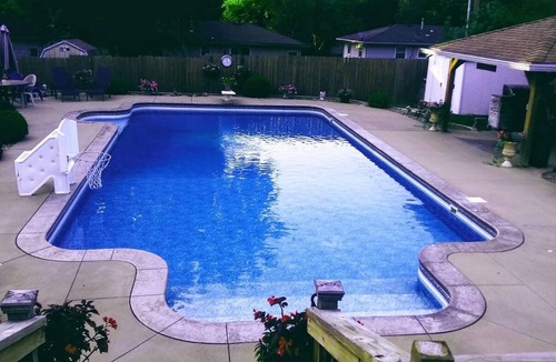 Leavenworth House | Great Location Near KC, Legends & Speedway