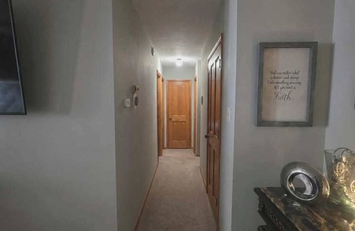 Leavenworth House | Great Location Near KC, Legends & Speedway