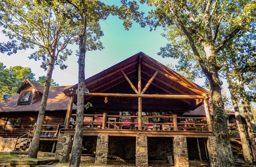 Edgemont House | Greers Ferry Lakefront Lodge on 5.5 Acres, Sleeps 18!
