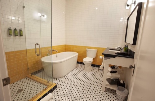 Tyler Hotel | Greyhound Inn - Double Queen Suite