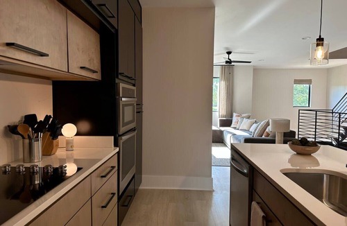 New Pathways Villa | Group Adventure Hub w/Private Roof Deck!