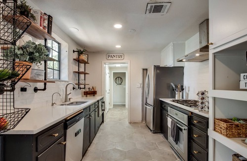 Haltom City House | Group-Friendly Home- 10 minutes from Downtown Fort Worth/Stockyards-Sleeps 10!