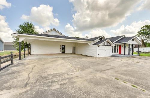 Lacassine House | Group-Friendly Louisana Hideaway: Hunt & Fish!