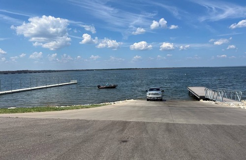 Dodd City House | GUEST HOUSE WITH A LAKE VIEW