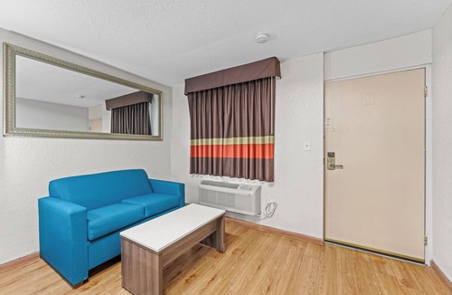 Rogers Hotel | Guest Inn