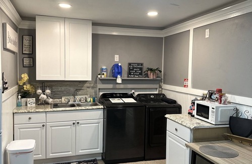Spring House | Guesthouse studio Generac backup powered w washer&dryer. Fully equipped.
