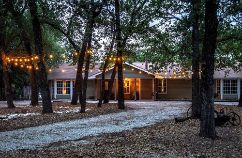 Waco House | Guesthouse with a Game Room! 17 min to Silos!