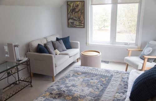 Jacksons Point Bed & Breakfast | Gypsy by the Lake Bed and Breakfast