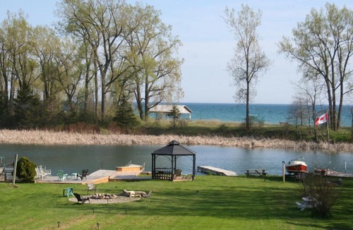 Wellington Bed & Breakfast | Hadovka Inn