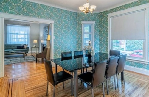 Hamilton House | Hamilton Families House Sunroom BBQ 2 Parking Sleeps 8 Guests